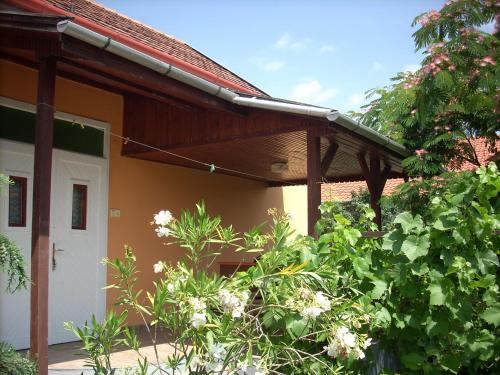  Abádi Karmazsin Ház in Abádszalók