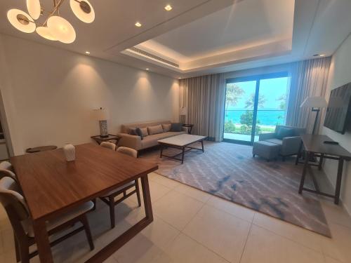 Luxury sea view Apartment In Address Hotel Fujairah Agoda提供写真