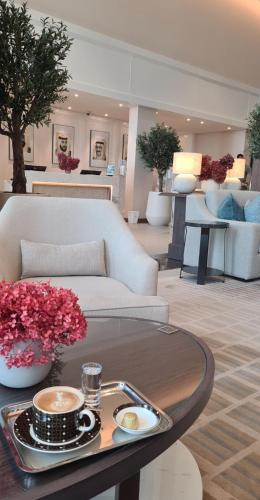 Luxury sea view Apartment In Address Hotel Fujairah Agoda提供写真