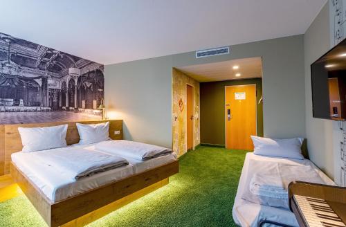 room detail thumbnail 1