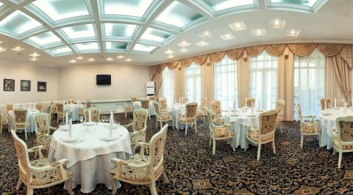 Restaurang, Chaika Gostinichny Kompleks in Karagandy