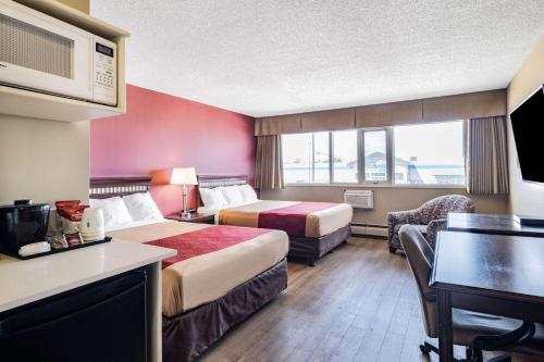 Queen Room with Two Queen Beds - Non-Smoking