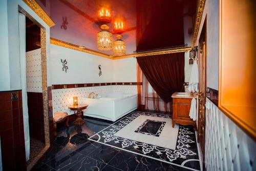 Baccara Hotel - image 7