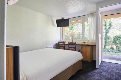 1 queen bed