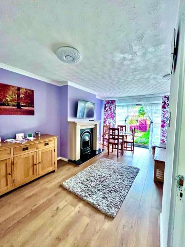3 bed house in Walsall, perfect for contractors & leisure & free parking