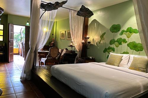 room detail thumbnail 0