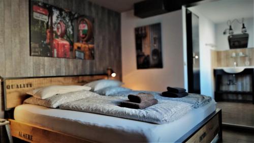 Roastineer Hotel Room Type - Standard Double Room