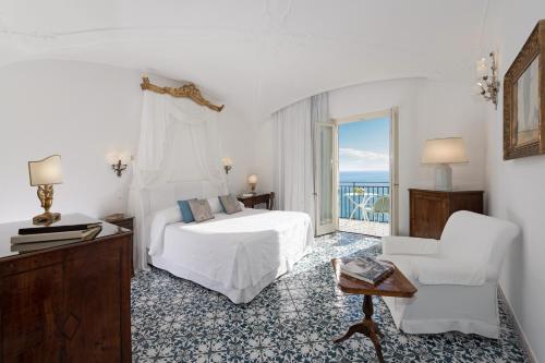 Deluxe Double or Twin Room with Sea View image 5