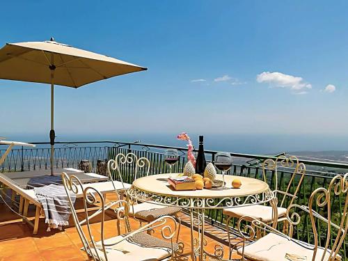  Charming holiday home in Puntalazzo with views in Puntalazzo