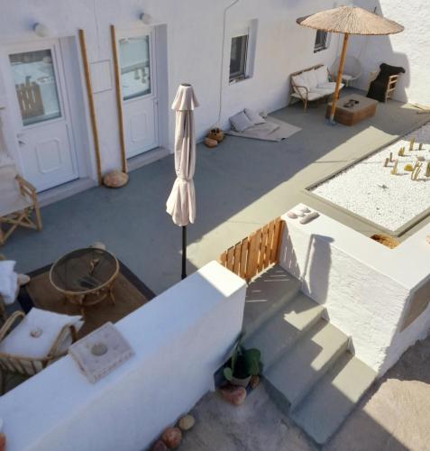 Salty Caves Apartments Milos