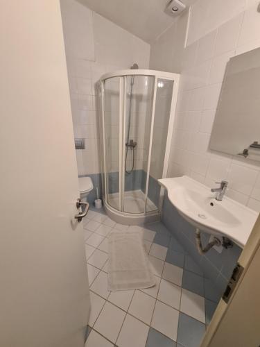 Apartma z dvema spalnicama in teraso, Portorose (foto 2)