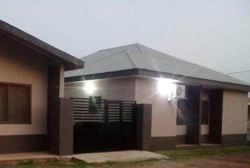 Vista exterior, MVH Apartment -2 Bedroom Unit in Sunyani