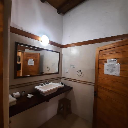 波萨达卡维尔斯葡萄酒农场酒店