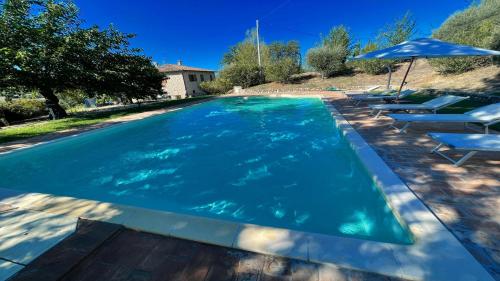  Todi By The PoolSleeps 10Exc PoolWalk To Restaurant 05 Kms Todi 5 kmswifi in Petroro