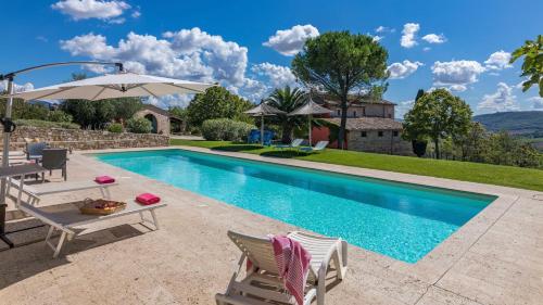  Villa Le Logge 12, Emma Villas in Todi