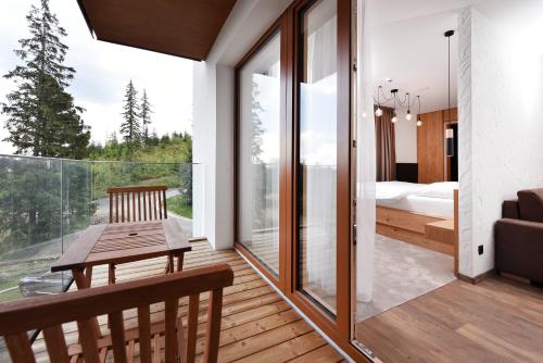 Balkon/teras, APLEND Hotel Ovruč (APLEND Hotel Ovruc) in strbske Pleso
