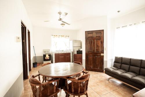 Facilities, Hotel El Rancho in Damas