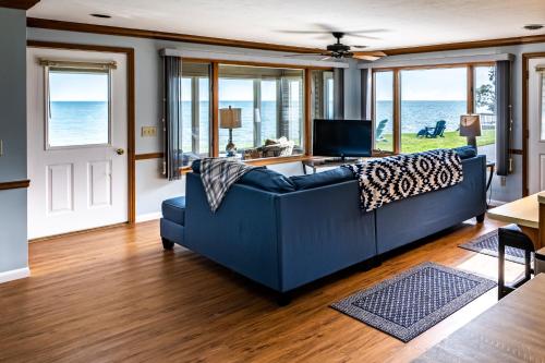 Cozy Lakefront Cottage in Huron (OH)