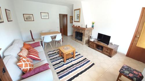 Casa Rural Alameda con chimenea y jardín (Casa Rural Alameda con chimenea y jardin) in El Barco de Avila
