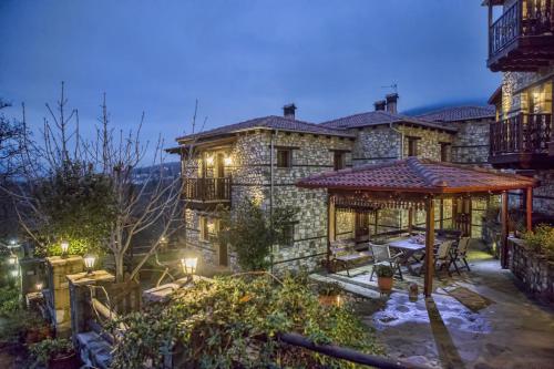 Bejárat, T'Asprolithia in Kalyvia Fylaktis