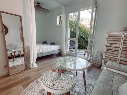 Ravissant T1 avec jardinet proche de la mer