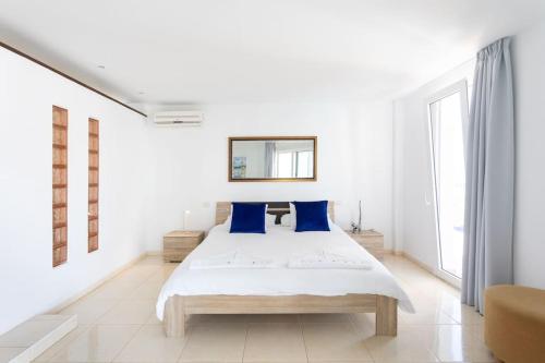 Luxe Villa with Private Pool, Jacuzzi and Spectacular Views Luxe Villa with Private Pool, Jacuzzi and Spectacular Views