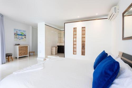 Luxe Villa with Private Pool, Jacuzzi and Spectacular Views Luxe Villa with Private Pool, Jacuzzi and Spectacular Views