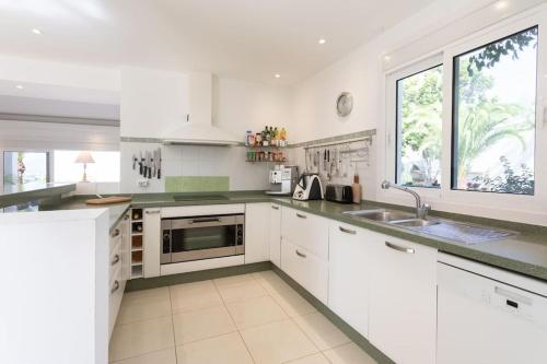 Luxe Villa with Private Pool, Jacuzzi and Spectacular Views Luxe Villa with Private Pool, Jacuzzi and Spectacular Views