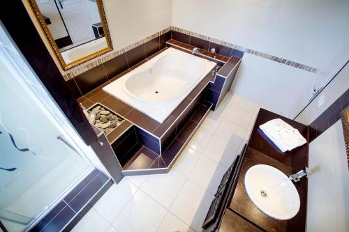 Luxe Villa with Private Pool, Jacuzzi and Spectacular Views Luxe Villa with Private Pool, Jacuzzi and Spectacular Views