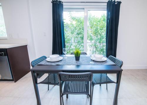 Spacious entire Apartment with Free Parking Room Type - Two-Bedroom Apartment