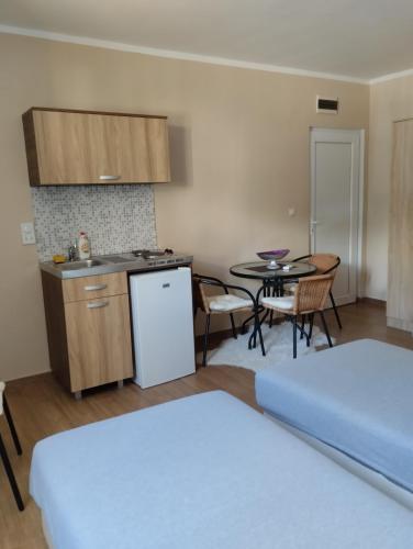 Quadruple Room image 10