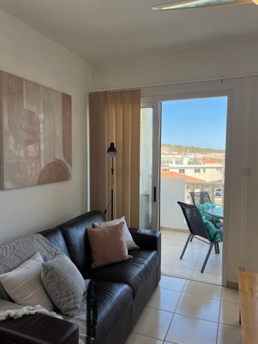 Beautiful 2 Bed Apartment in Peyia Valley, Paphos