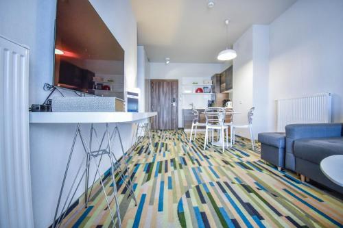 One-Bedroom Apartment with Sofa Bed room in Apartamenty Na Wyspie - Baltic Molo - Parking