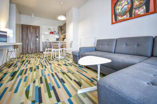 One-Bedroom Apartment with Sofa Bed image 7