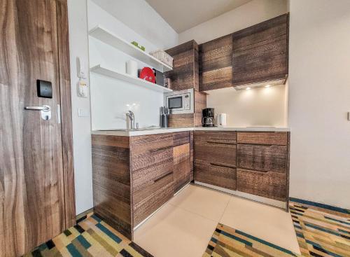 One-Bedroom Apartment with Sofa Bed image 4