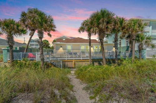 Sun & Sand Beach Retreat - image 10