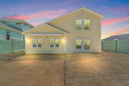 Sun & Sand Beach Retreat - image 11
