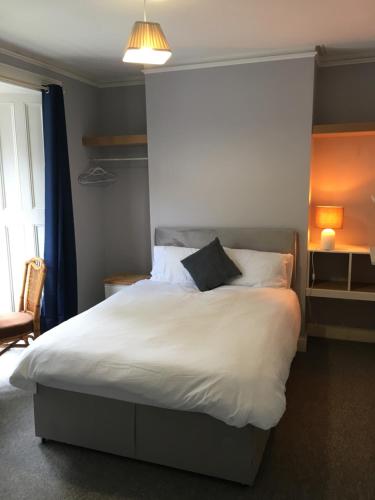 Double room, Shared Guest House, Budget Stay, Mount Pleasant R1, Swansea