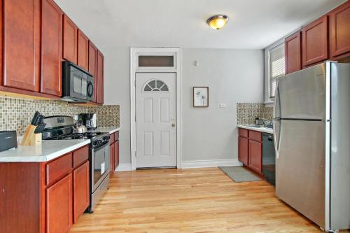 Vibrant 1BR Apartment close to Dining - Cullom B3 in Ravenswood Gardens