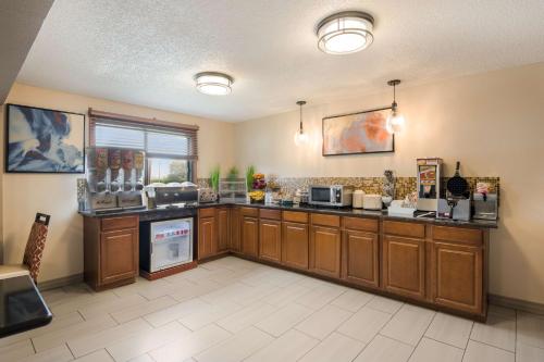 Best Western Mount Pleasant Inn - image 2