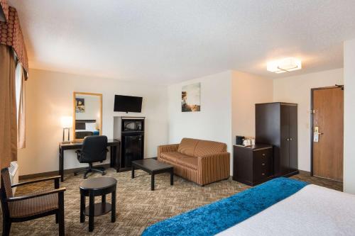 Best Western Mount Pleasant Inn - image 11