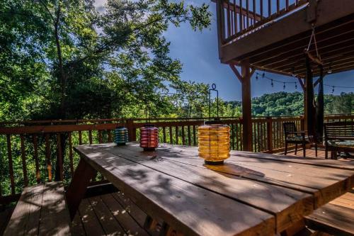 2 HOMES on Douglas Lake - Smoke Rise Lodge & Barn