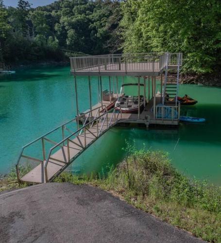 2 HOMES on Douglas Lake - Smoke Rise Lodge & Barn