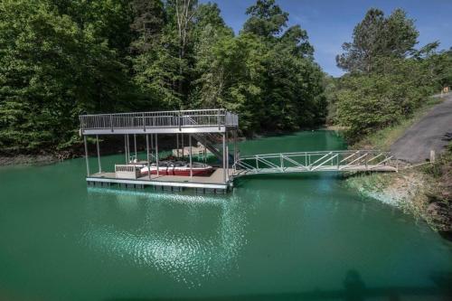 2 HOMES on Douglas Lake - Smoke Rise Lodge & Barn