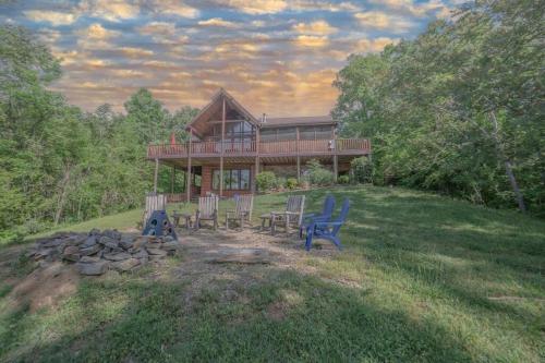 2 HOMES on Douglas Lake - Smoke Rise Lodge & Barn