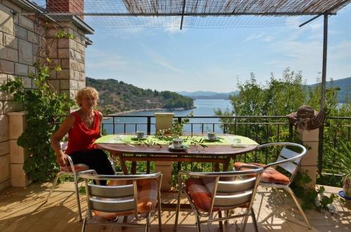 Seaside family friendly house with a swimming pool Cove Mikulina Luka, Korcula - 20116