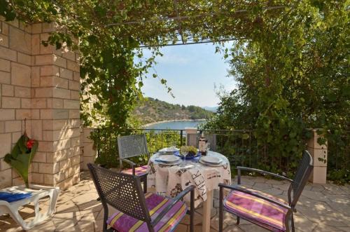 Seaside family friendly house with a swimming pool Cove Mikulina Luka, Korcula - 20116