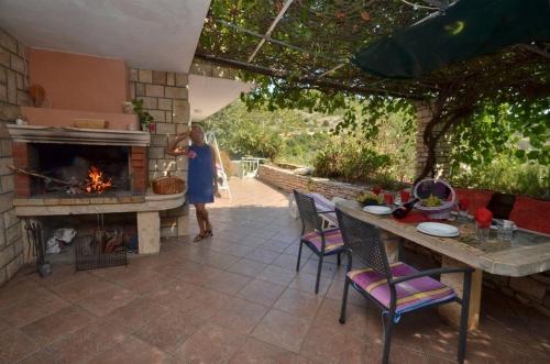 Seaside family friendly house with a swimming pool Cove Mikulina Luka, Korcula - 20116