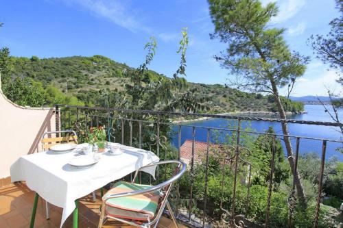 Seaside family friendly house with a swimming pool Cove Mikulina Luka, Korcula - 20116