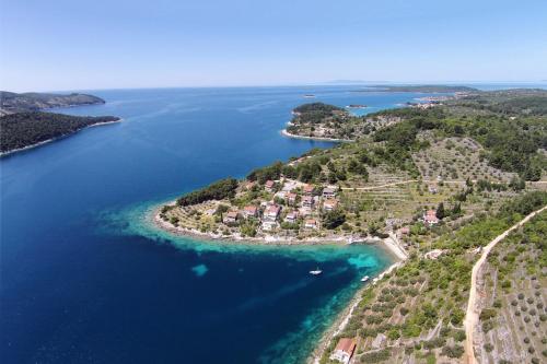 Seaside family friendly house with a swimming pool Cove Mikulina Luka, Korcula - 20116